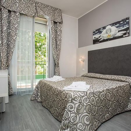 Albergo Ristorante Pozzi Белларія-Іджеа-Марина Екстер'єр фото