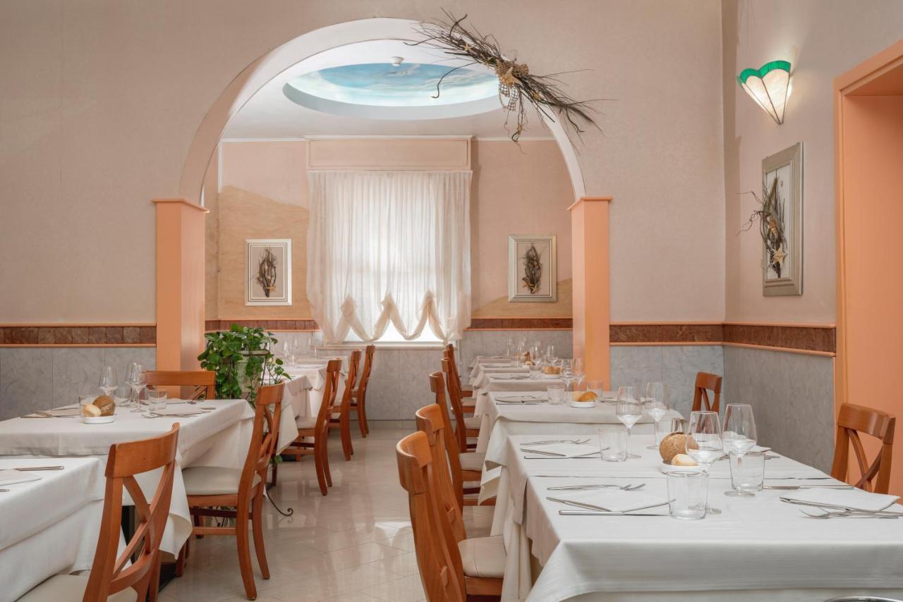Albergo Ristorante Pozzi Белларія-Іджеа-Марина Екстер'єр фото