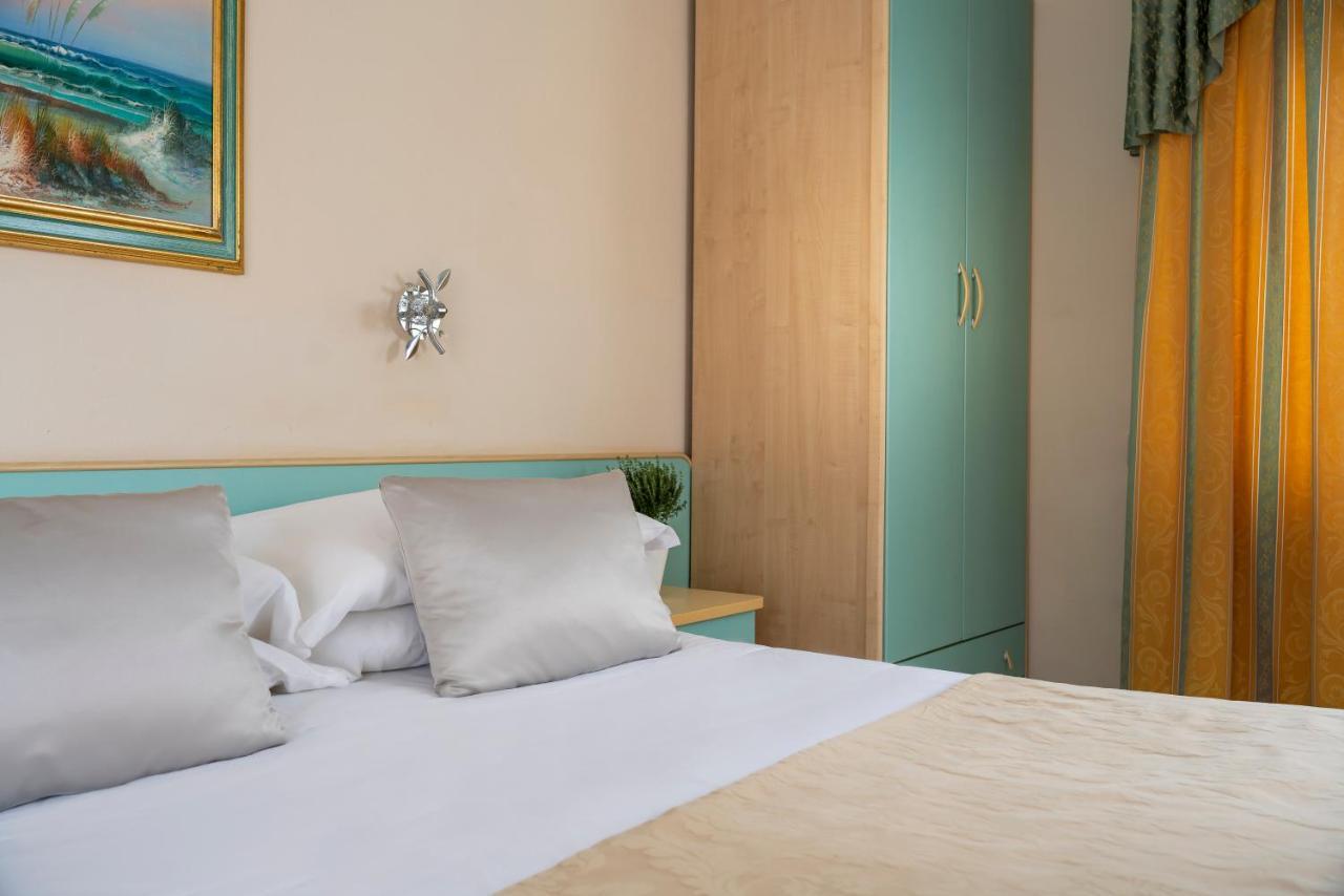 Albergo Ristorante Pozzi Белларія-Іджеа-Марина Екстер'єр фото