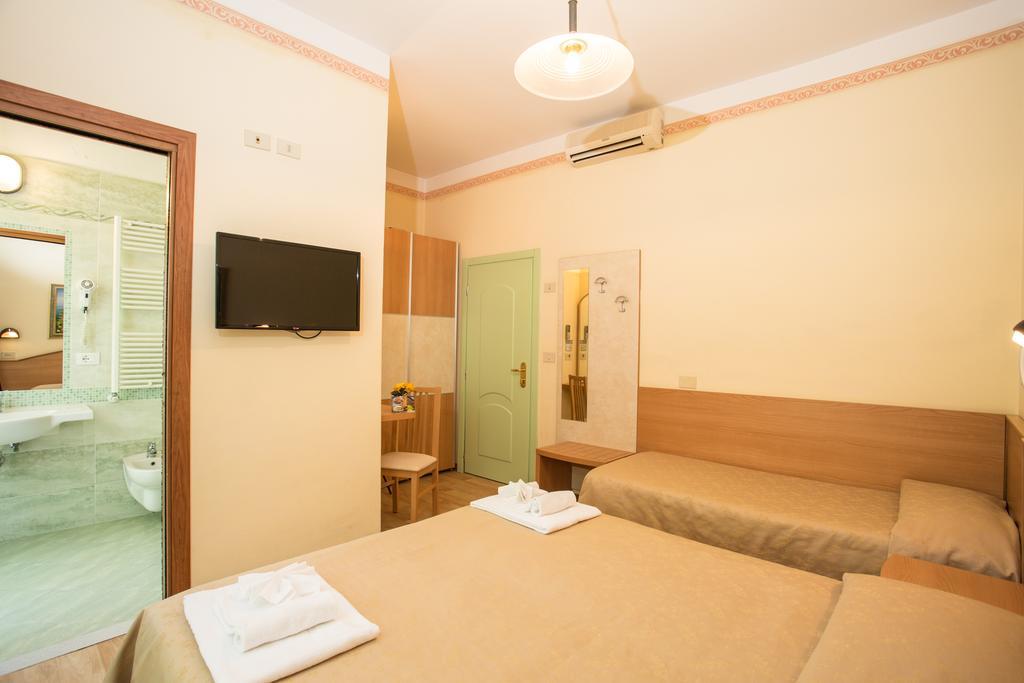 Albergo Ristorante Pozzi Белларія-Іджеа-Марина Екстер'єр фото