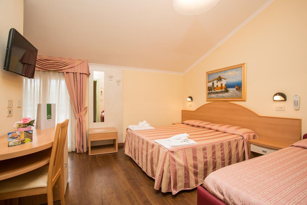 Albergo Ristorante Pozzi Белларія-Іджеа-Марина Екстер'єр фото
