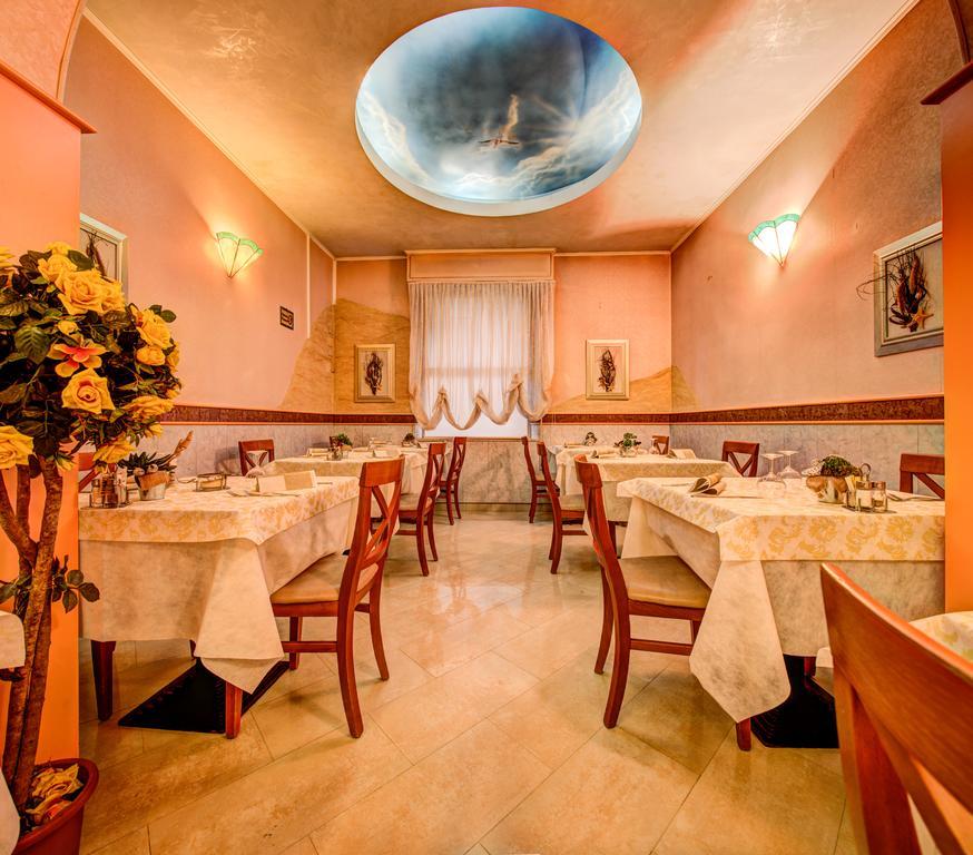 Albergo Ristorante Pozzi Белларія-Іджеа-Марина Екстер'єр фото